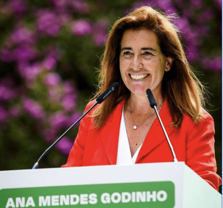 Ana Mendes Godhino